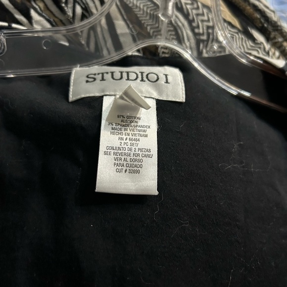 Studio I Monochrome Floral Jacket 14 - Picture 15 of 16